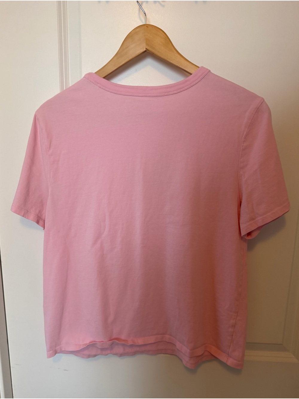 Lilly Pulitzer Luxletic Rally Tee Peony Pink tennis logo. Medium - Picture 7 of 7